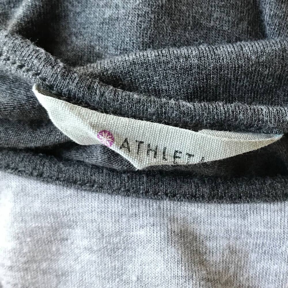 Athleta Two Tone Gray Short Sleeve T-Shirt - Picture 5 of 8